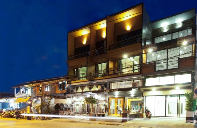 3 Laan House