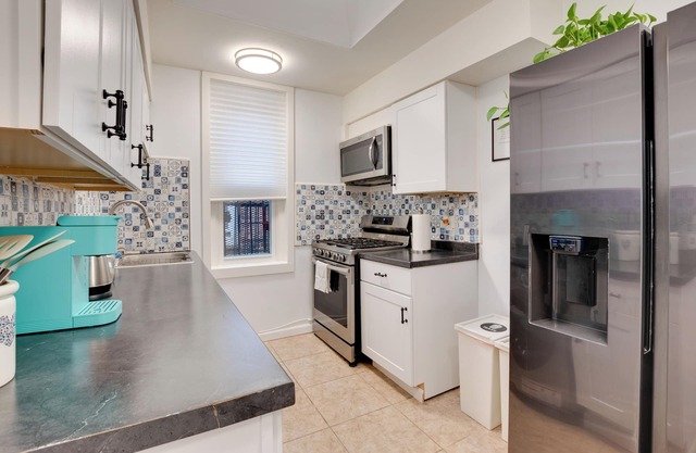 3 Mi to Liberty State Park: Artsy West Side Condo
