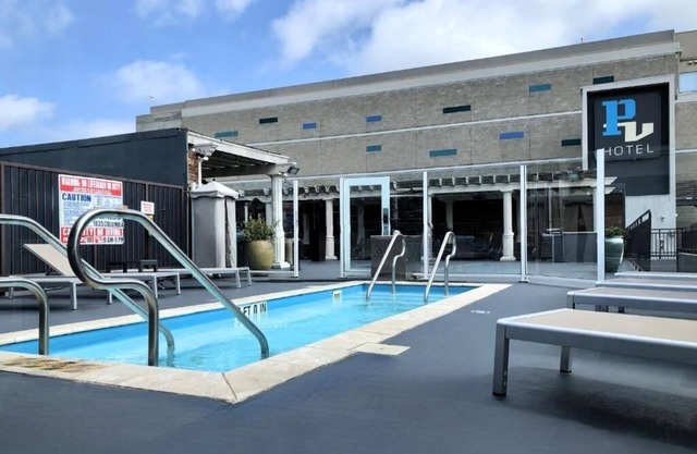 3 Mid-Century Studio Suites w/Artistic Touches Near Harbor and Downtown