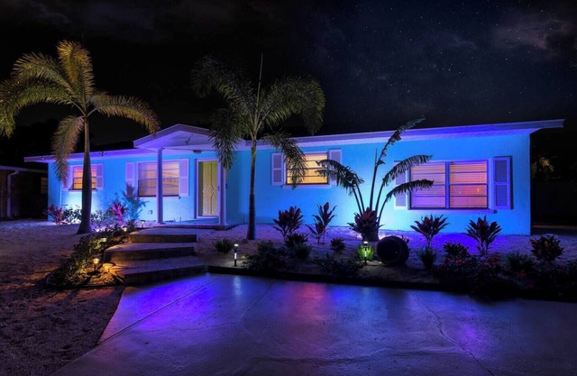 3 miles to AMI beach, 3 bed 2 bath, 4 miles to IMG