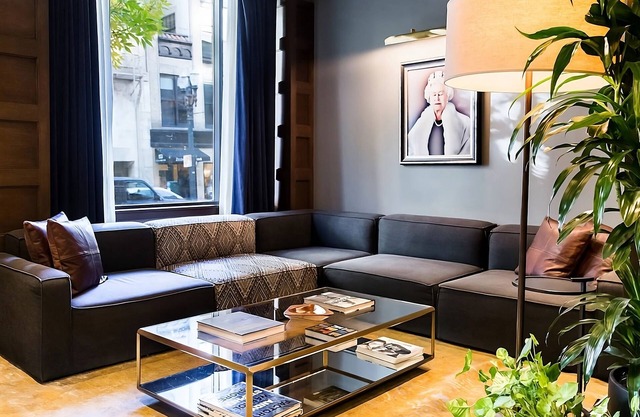 3 Modern Units at Dossier Hotel Near Largest Portland Sunday Market! Parking!
