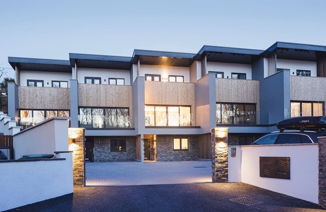 3 OCEAN WALK, family friendly, luxury holiday cottage in Perranporth