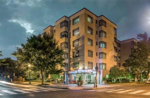 3 Pet-Friendly Retreat w/Kitchen & Dining Near Top DC Landmarks & Museums