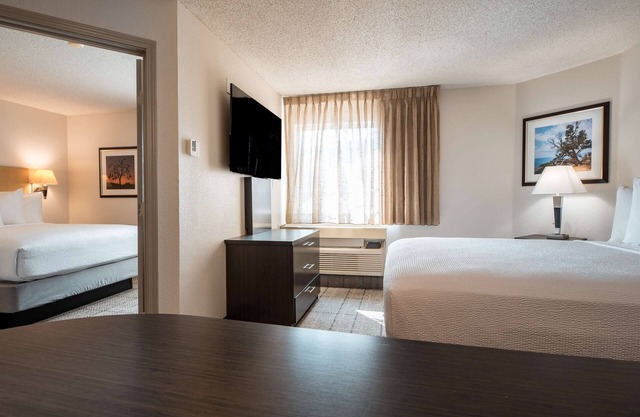 3 Pet-Friendly Suites w/Full Kitchen & Laundry Facilities Near Airport