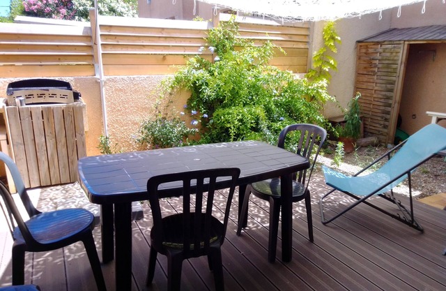 3-room apartment with garden near beach and shops