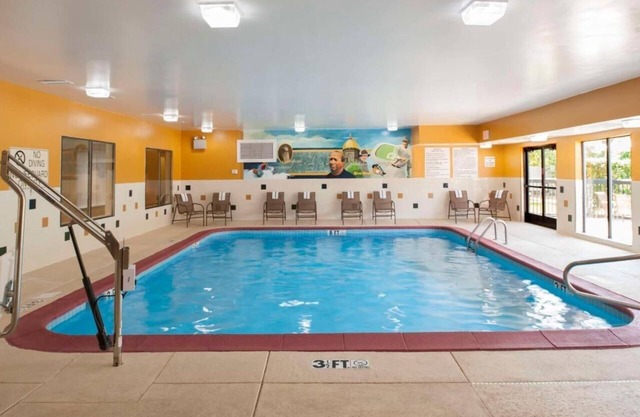 3 Rooms with Comfortable Bed & Indoor Pool Access – Ideal for Travelers on I-90