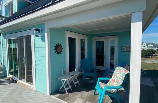 3 Sea Men & A Lady - Custom 3BR Oceanfront Home with Luxury Details