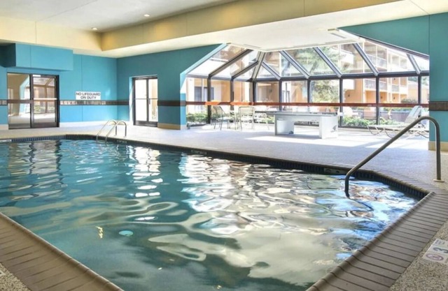 3 Serene Units Near Laurelwood Arboretum! FREE Parking, Pets Allowed, Pool!