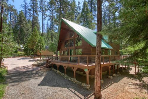 3 Springs Hideout - Family cabin with hot tub in Yosemite