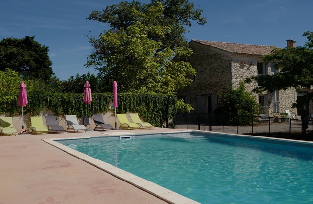 3-star Provencal farmhouse with private pool in the vineyards 14 people maximum