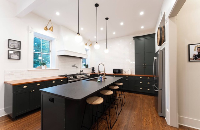 3-story Bourbon Luxe Historic Retreat 2 mi to Whiskey Row-NULU