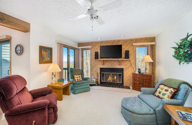 3-story dog-friendly condo w/free WiFi, balcony, shared heated pool, fireplace