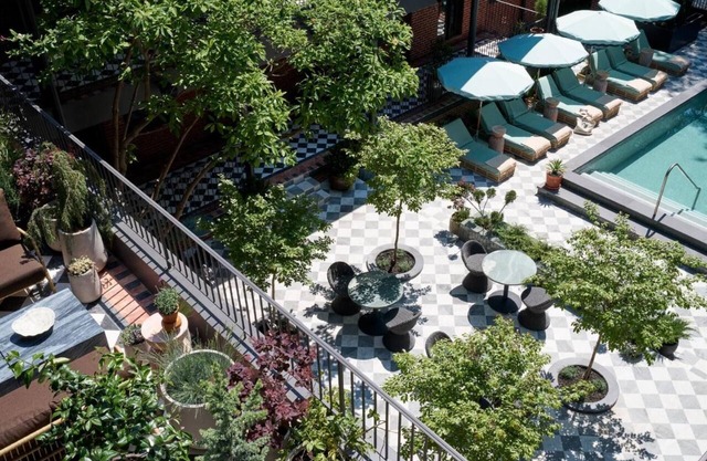 3 Stylish One Bedroom King Suite at Anna & Bel – Walk to Dining & Museums
