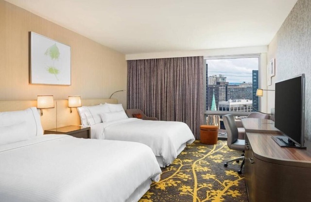 3 Stylish Rooms w/City Views in DT Cleveland - Near RnR HoF