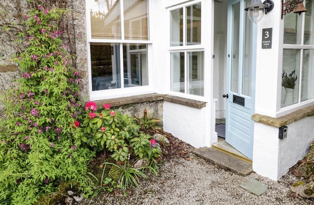 3 TOWER VIEW, family friendly, character holiday cottage in Lindale