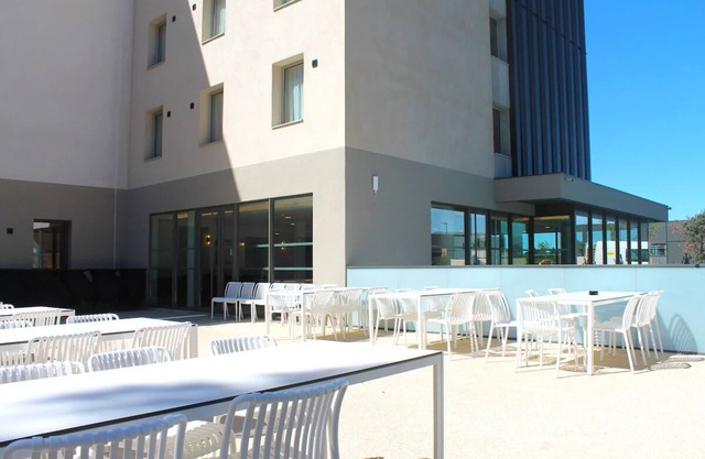 3 units w/Pool Access Near Circuit Paul Ricard, Sainte-Baume & Water Park Nearby