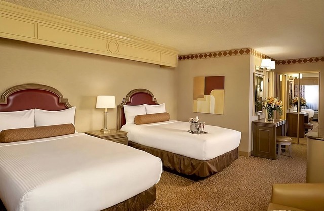 3 x Carson Tower - Deluxe Doubles Room at Golden Nugget Las Vegas