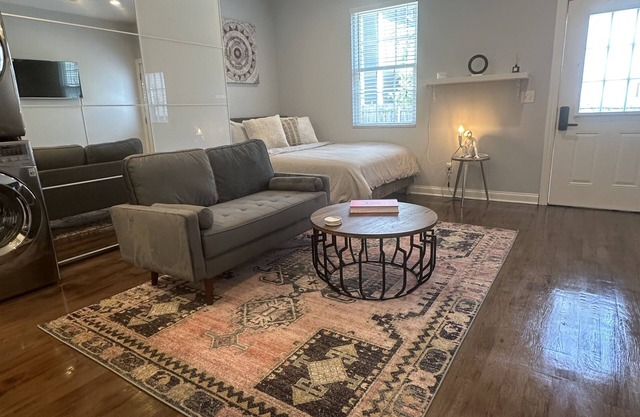 30+ Day Fully Furnished Utilities Included 10-min from Downtown Pet Friendly