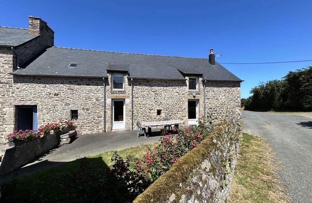 301 - Character house 2km from Sables-D'or.
