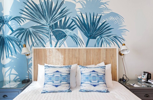302 Rosemary Beach Inn - Includes Beach Chairs & Complimentary Breakfast + Access to 4 Pools