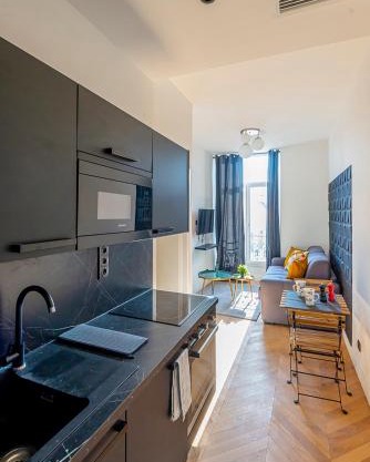 304 B Charming 2 room apartment refurbished super