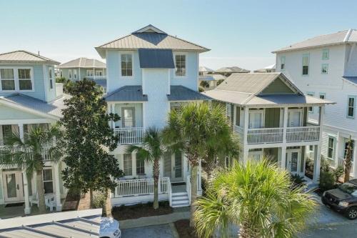 30A Emerald Waters by AvantStay Pool Bikes Bonfires