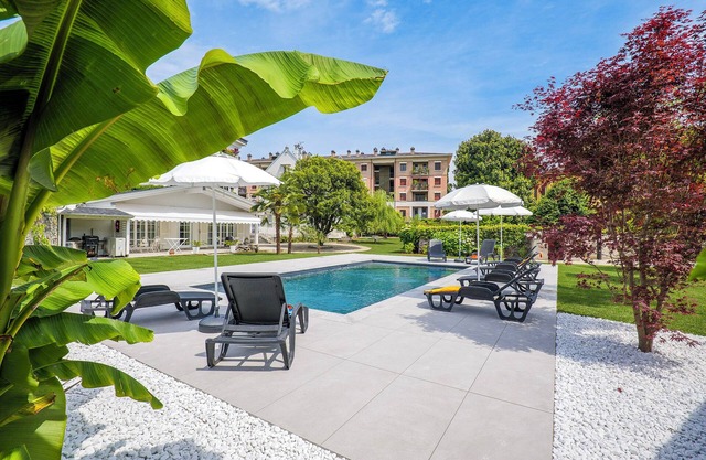 3½-room apartment with pool and balcony in a sunny location