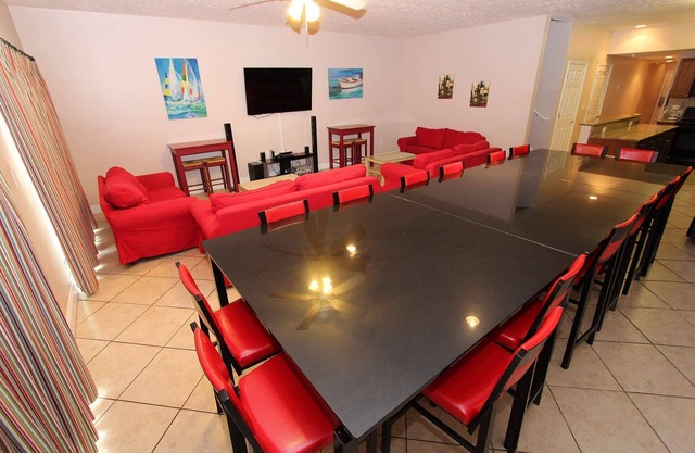 3100 SqFt Villa with 6 bedrooms, 5 bathrooms in Central Myrtle Beach