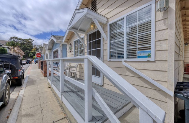 317CE: Cozy 1 Bdrm Cottage. Â Minutes from the Beach, Restaurants and Shops! - 3