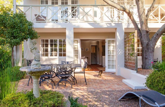 33 Strawberry Lane - Studio and Cottage