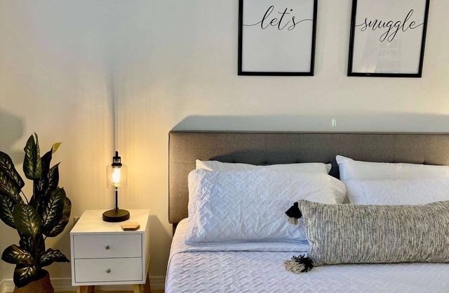 350A - Boca Retreat w/Pool, Parking, Near Evert Tennis & Shops