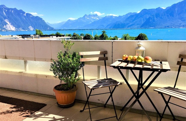 35Modern and spacious with balcony and lake view