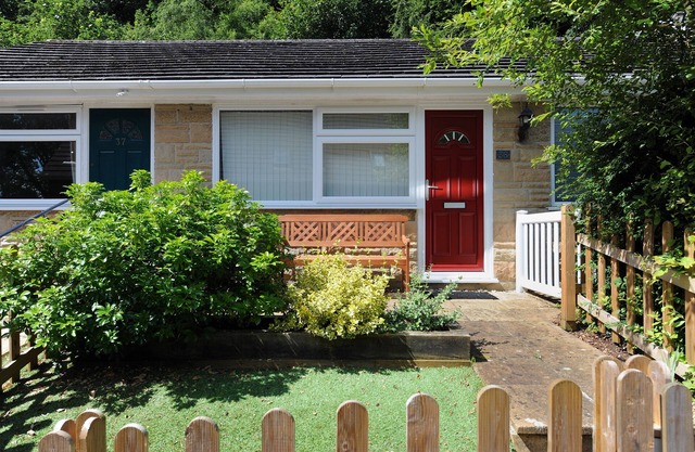 36 FERNHILL HEIGHTS, family friendly in Charmouth