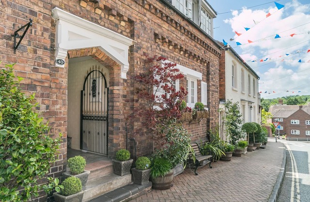 38 ST. MARYS STREET, family friendly in Bridgnorth