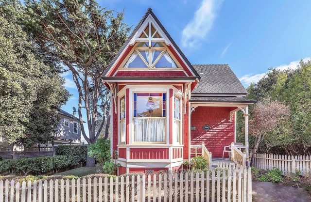 3812 Little House 3 Bedroom Home by Redawning