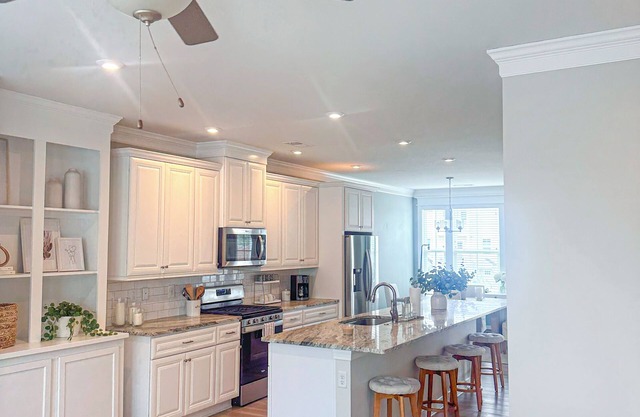 3Bd 3.5Ba Lux Retreat - Steps to Beach
