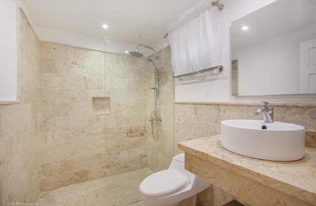 3BD renovated golf villa , sleeps up to 8 guests