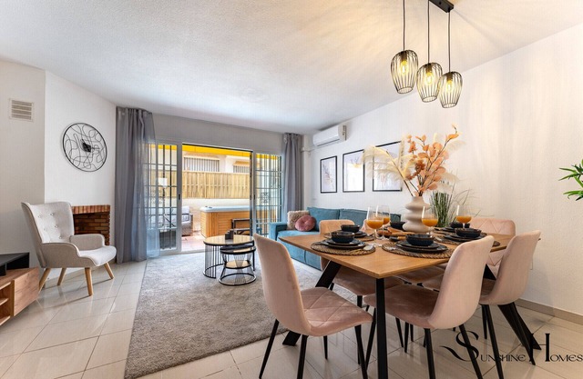 3Bd townhouse Jacuzzi , Sea view , pool , private garage