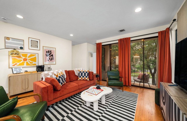 3BD w/Gym & Foosball - Relax on Rooftop Patio