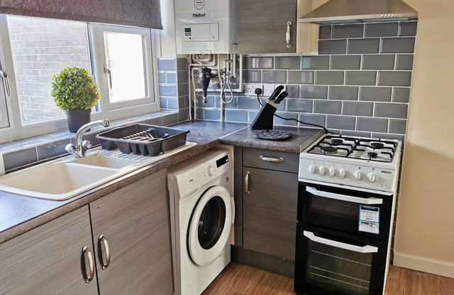 3bed Full House - Free Parking - Family Friendly!