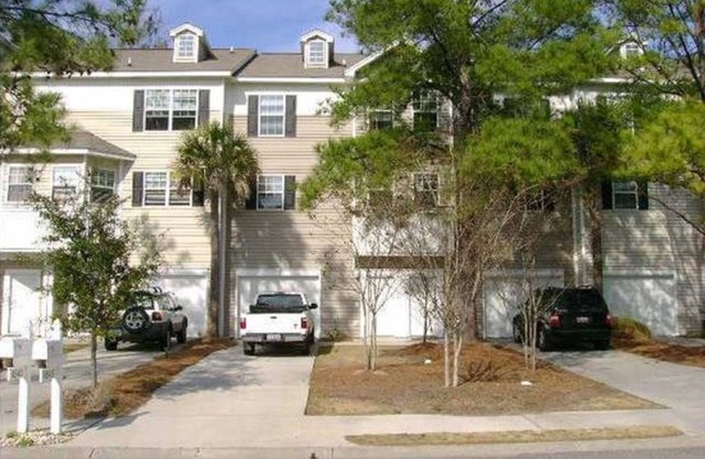 3bedroom 3.5bath Spacious, Garage with 6 beds