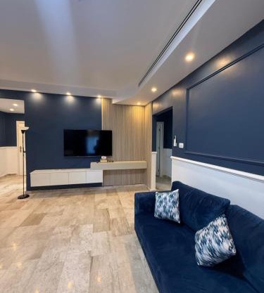 3bedroom aprt of 200sqm near movenpick hotel amman