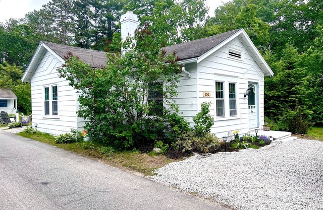 3BR 1. 5 Bath Beach Cottage near KPT/Beaches