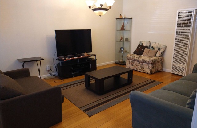 3BR 2BA + Bonus Living RM/Drive or take bart to San Francisco