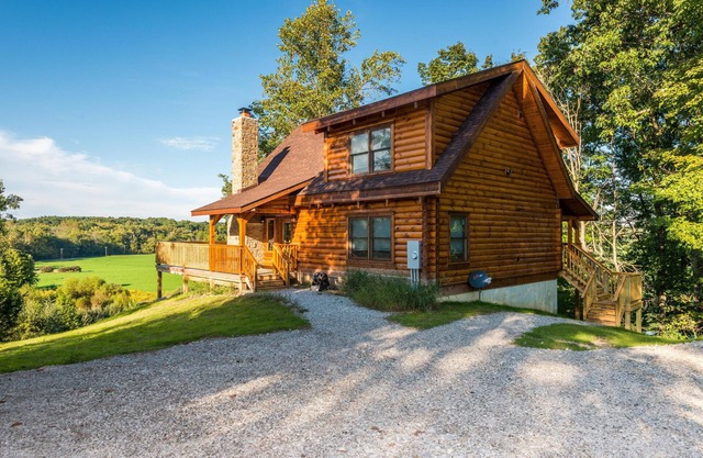 3BR, 2BA Log Cabin