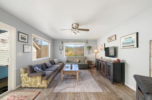 3br Beach Cottage Pet-friendly Cozy Yard