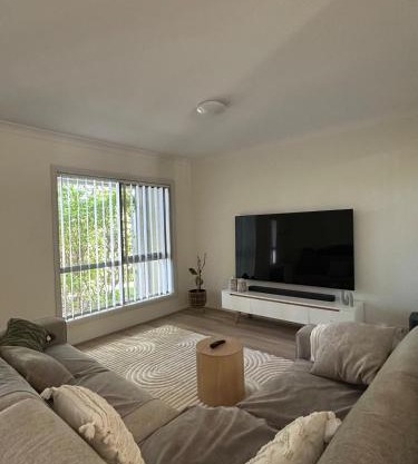 3BR family home, townhouse with free community pool and tennis court access