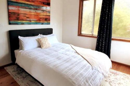 3BR Home 2 min drive to UOW, with garage, AC, Wi-Fi