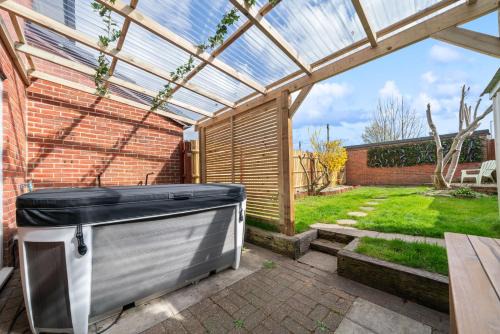 3BR Home with Hot Tub and Garden