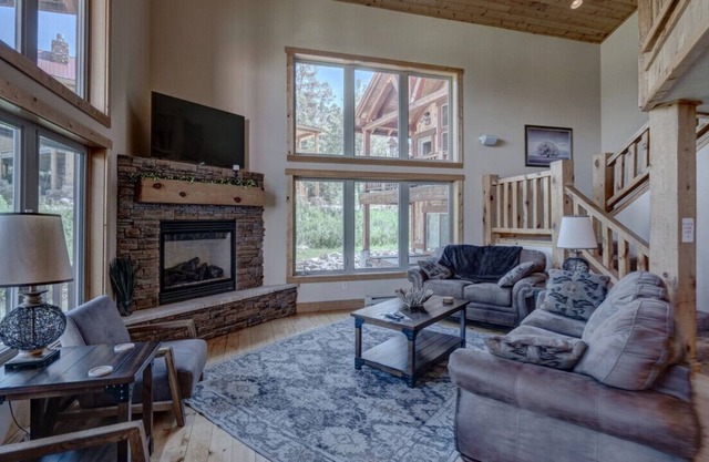 3BR Homesteak Chalet at Terry Peak with Hot Tub!
